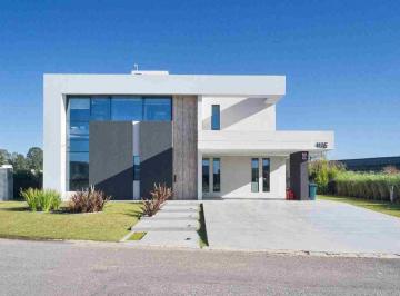 Casa · 250m² · 5 Ambientes · 2 Cocheras · Casa 5 Ambientes en Venta en Lagos de Canning