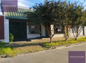 Casa · 240m² · 6 Ambientes · 1 Cochera · Casa con Galpón en Venta en Centro de Luján