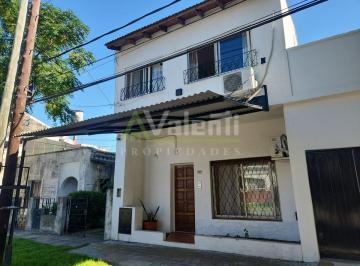 Casa de 5 ambientes, Hurlingham · Triplex 5 Ambientes Remodelado en Venta con Patio, Apto Credito Hipotecario, Villa Club, Hurlingham
