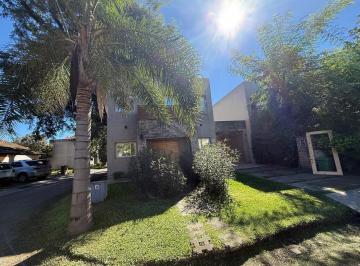 Casa · 308m² · 4 Ambientes · 2 Cocheras · Casa en Venta 4 Ambientes en La Merecida