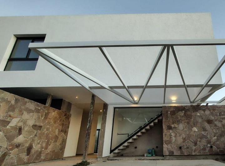 Casa · 218m² · 5 Ambientes · 2 Cocheras