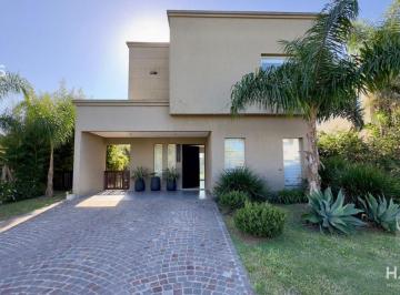 Casa de 4 ambientes, Berazategui · Oportunidad - Casa - Barrio Los Troncos Berazategui.