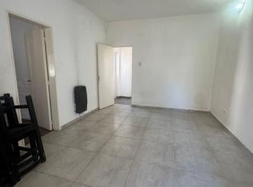 Casa de 2 ambientes, Almirante Brown · Hermosa Casa Al Frente en Alquiler!