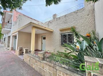 Casa · 196m² · 5 Ambientes · 1 Cochera · Casa en Venta Apta Credito Manuel Sola Entre Av Uruguay y Pje del Milagro