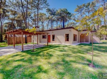 Casa de 5 ambientes, Cariló · Casa con 4 Dorm. en Venta con 1123 m² de Lote en Cariló