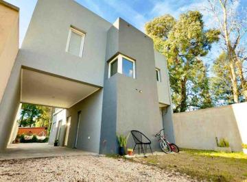 Casa · 111m² · 4 Ambientes · 2 Cocheras · Casa en Venta en Sicardi 3 Dorm. Parque