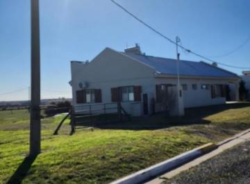 Casa · 260m² · 3 Dormitorios · 2 Cocheras · Casa en Alquiler en Sauce Pinto
