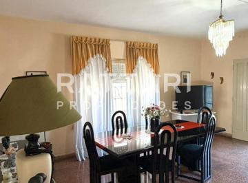Casa de 3 ambientes, Morón · Venta de Casa en Lote Propio de 3 Ambientes con Parque y Cochera Morón
