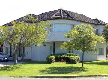 Casa · 1200m² · 4 Ambientes · 1 Cochera · Venta Casa Kentucky - Funes