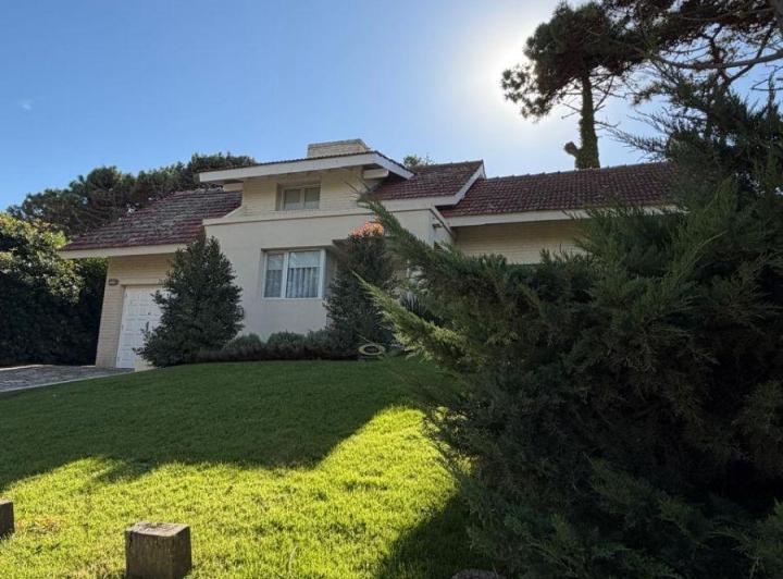 Casa · 156m² · 4 Ambientes · 1 Cochera