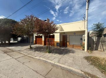 Casa · 300m² · 6 Ambientes · 2 Cocheras · Casa 2 Hab Garage Quincho Zona Centro General Roca