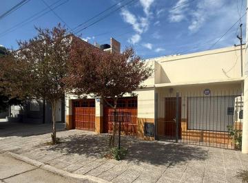 Casa · 300m² · 6 Ambientes · 2 Cocheras · Casa 2 Hab Garage Quincho Zona Centro General Roca