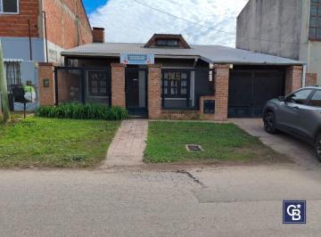 Casa · 136m² · 4 Ambientes · 4 Cocheras · Venta de Casa 4 Ambientes Apto Crédito en Pilar Zona Champagnat