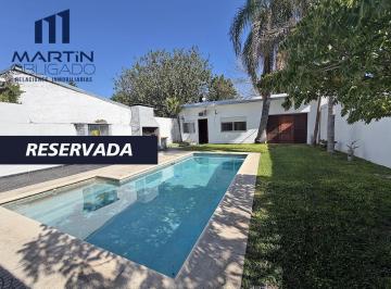 Casa · 254m² · 5 Ambientes · 4 Cocheras · Casa en Bella Vista