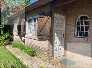 Casa · 70m² · 3 Ambientes · 1 Cochera · Chalet en Venta de 3 Ambientes con Parque - Don Torcuato