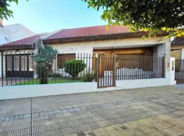 Casa de 3 ambientes, La Matanza · Casa en Lote Propio con Patio y Cochera