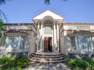 Casa · 285m² · 8 Ambientes · 3 Cocheras · Venta de Casa en Country, El Paso. Oportunidad