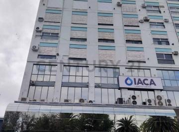 Oficina comercial · 100m² · 4 Ambientes · 1 Cochera · Gran Departamento Frente a Plaza Rivadavia