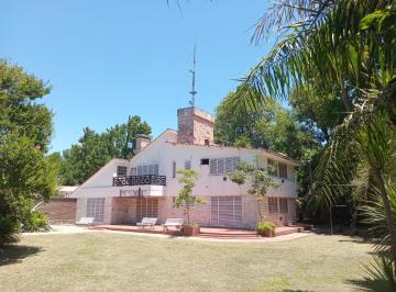 Casa · 350m² · 6 Ambientes · 2 Cocheras · Casa en Venta, en Barrio Fisherton