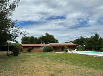 Casa · 372m² · 9 Ambientes · 5 Cocheras · Complejo de Cabañas Las Tapias
