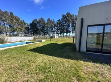 Casa · 325m² · 3 Ambientes · 1 Cochera · Casa a Estrenar 2 Dorm. con Pileta