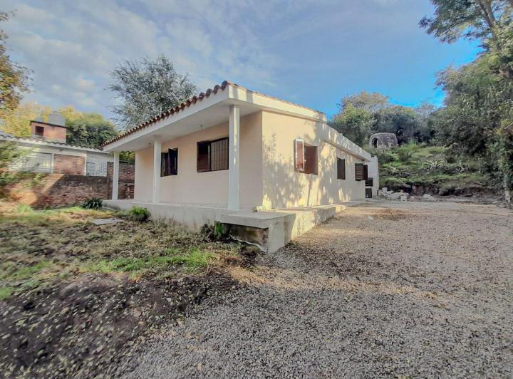 Casa · 1300m² · 6 Ambientes · 1 Cochera