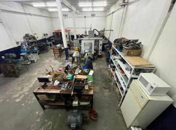 Bodega-Galpón · 150m² · Galpon en Venta en Valentin Alsina de 150 m²