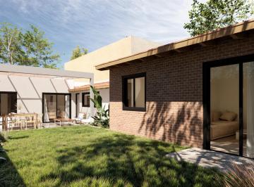 Casa de 4 ambientes, San Isidro · Casa a Estrenar Refaccionada a Nueva con Excelente Ubicación en La Calabria