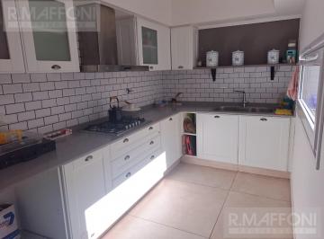 Casa · 160m² · 6 Ambientes · 2 Cocheras · Casa - Adrogue