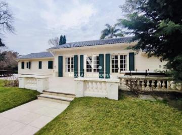 Foto1 · En Venta Casa en Golf de 5 Dorm., con Piscina y Parrillero