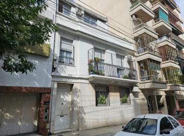 PH de 3 ambientes, Parque Chacabuco · Dpto 3 Amb Frente con Terracita Propia, 2° Piso por Escalera, Super Luminoso en Excelente Zona.