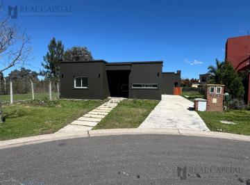 Casa · 132m² · 4 Ambientes · 2 Cocheras · Venta Casa a Estrenar en Pilar del Este - Barrio San Alfonso - 4 Amb Gran Jardin