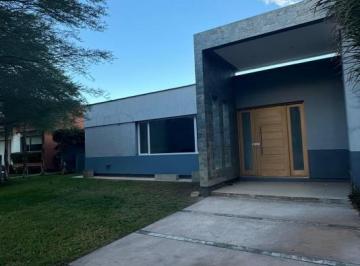Casa · 350m² · 4 Dormitorios · 1 Cochera · Greenwood Inmobiliaria Alquila Casa en Barrio Privado Los Teros