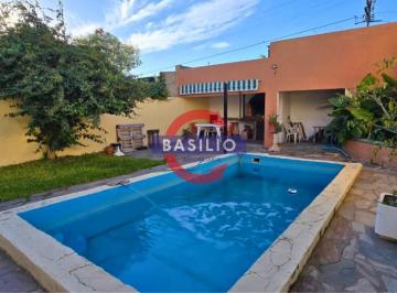 Casa · 259m² · 5 Ambientes · 1 Cochera · Venta Casa en Lote Propio de 2 Plantas con Jardín, Piscina, Quincho y Terraza en Carapachay