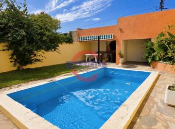 Casa · 259m² · 5 Ambientes · 1 Cochera · Venta Casa en Lote Propio de 2 Plantas con Jardín, Piscina, Quincho y Terraza en Carapachay
