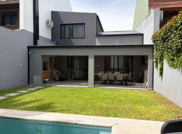 Casa de 4 ambientes, San Isidro · Casa con Jardin, Pileta y Parrilla en El Centro de Martinez
