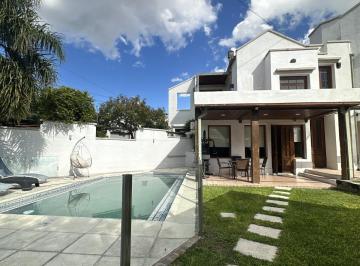 Casa · 120m² · 5 Ambientes · 2 Cocheras · Casa en Padre Claret