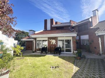 Casa · 228m² · 5 Ambientes · 2 Cocheras · Venta Casa 5 Ambientes con Quincho Garage Doble en San Carlos