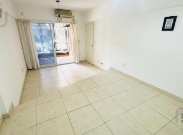 Living comedor y balcón · Venta Departamento 2 Ambientes Al Frente Balcon Amenities en Chacarita Colegiales