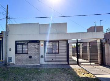 Casa · 62m² · 3 Ambientes · 1 Cochera · Casa - La Plata
