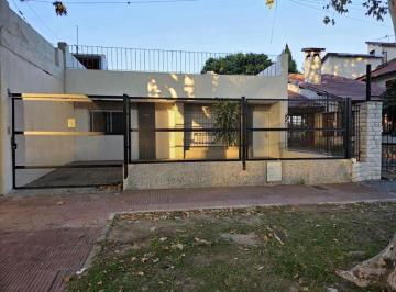 Casa de 5 ambientes, Rosario · Casa con 487 m² en Alquiler en La Florida, 2 Habitaciones