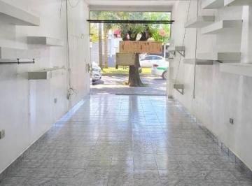Local comercial , La Plata · Alquiler Local en Los Hornos, Av 137 E/65 y 66