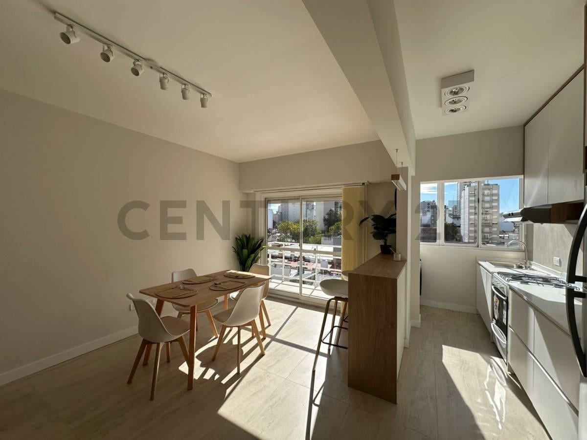 Excelente departamento de 3 ambientes totalmente reciclado, ubicado en un 5° piso