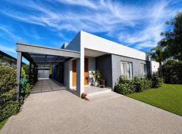 Casa · 152m² · 4 Ambientes · 2 Cocheras · Venta Casa 4 Amb Pileta Quincho San Ramon Pilar