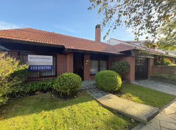 LOY-LOY-1682_2 · Chalet 5 Ambientes con Garage, Parque y Quincho, Parque Luro