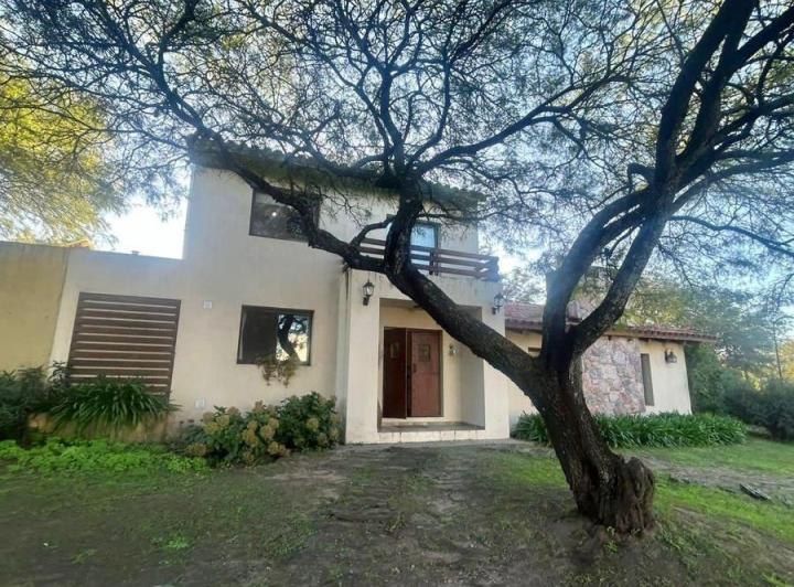 Casa · 418m² · 8 Ambientes