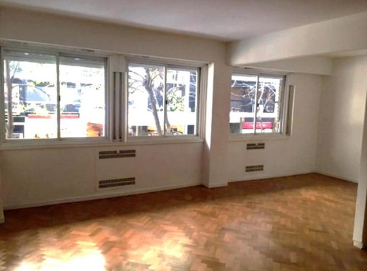 Semipiso Al Frente en Ayacucho y Av Alvear con Patio