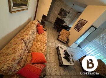 Casa · 268m² · 7 Ambientes · 1 Cochera · Casa en Venta 3 Dorm. 2 Baños con Cochera