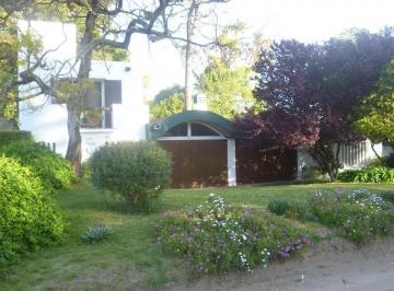 Casa · 280m² · 6 Ambientes · 1 Cochera · Casa - Golf Viejo