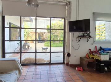 Casa · 108m² · 4 Ambientes · 2 Cocheras · Casa con Locales Comerciales Jardín en Lote Propio en Santa Rita
